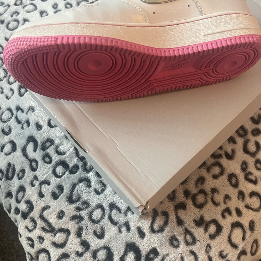 Nike Kids White Sneakers with Pink Highlights - Picture 2 of 5